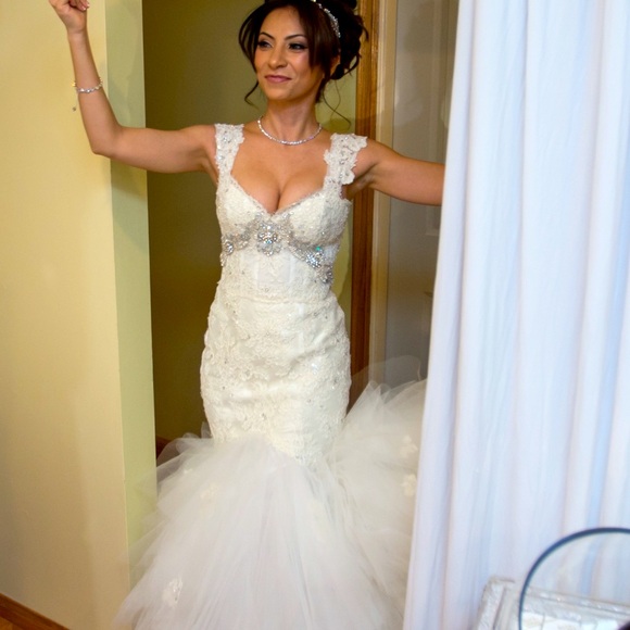Ines de Santo wedding gown! Cleaned. Pure perfection. Size 2.